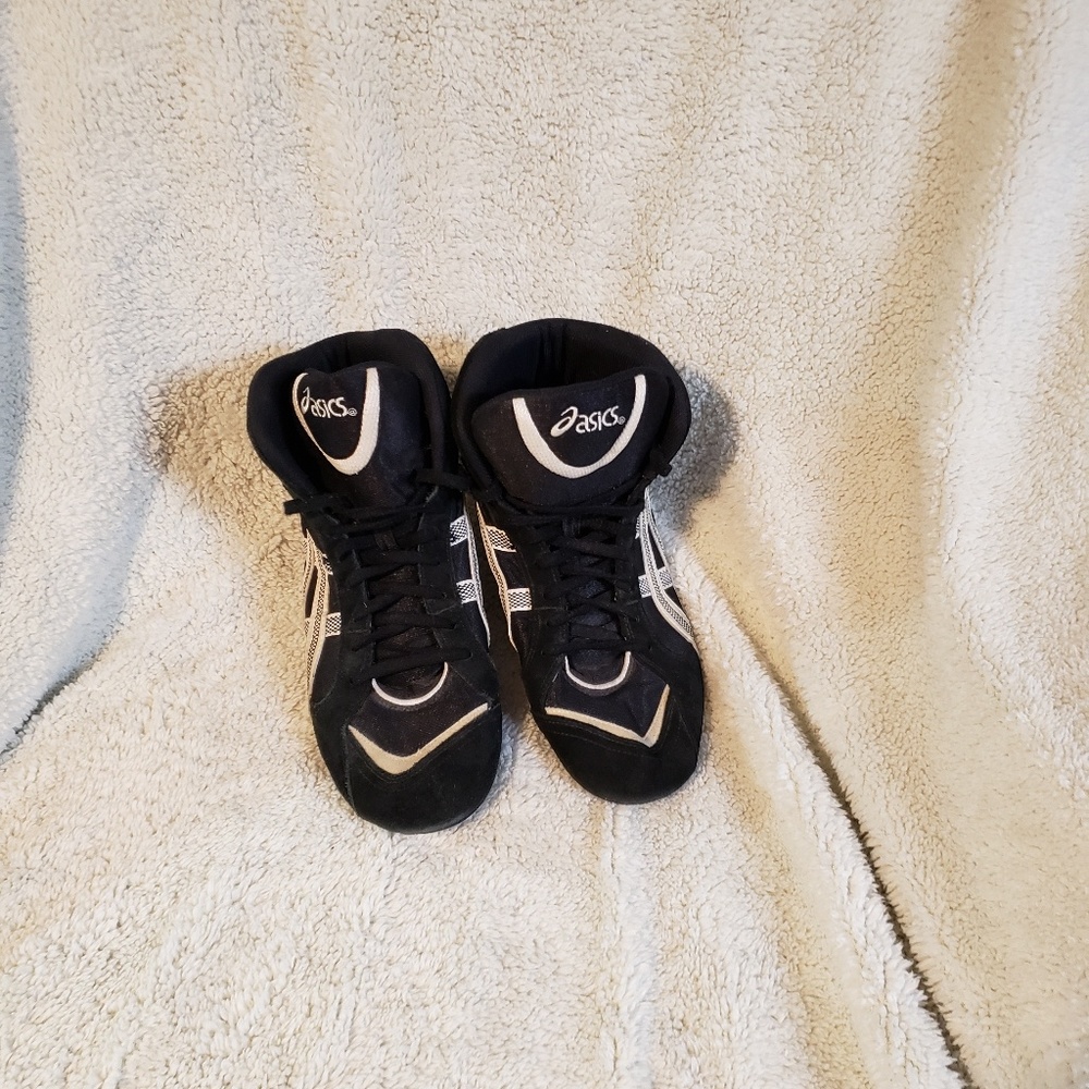 Wrestling shoes